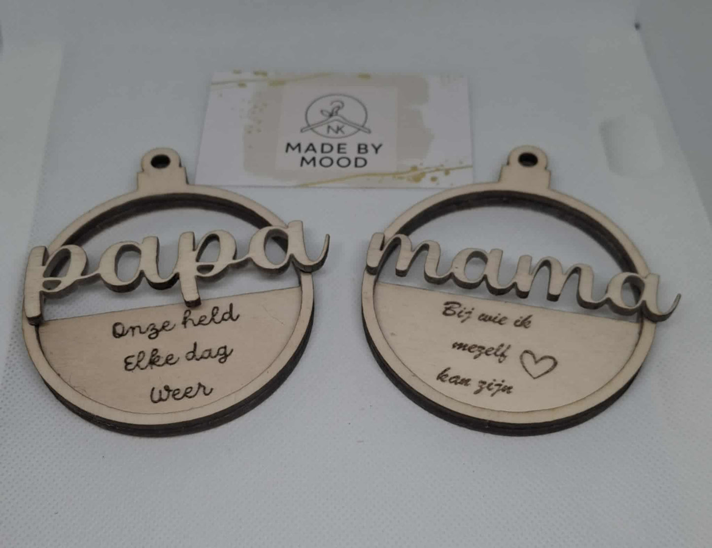 Houten kerstbalhanger 'mama' 'papa'
