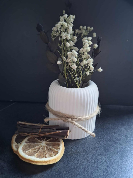 Deco gipsen bloempotje met droogbloemen