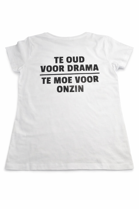 T-shirt met rugdruk: 'te oud voor drama, te moe voor onzin'