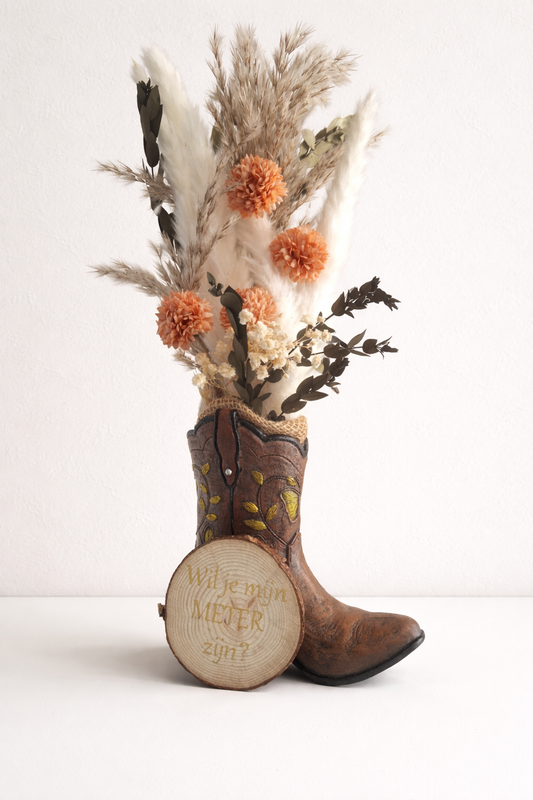 Cowboyboot met droogbloemen 'Wil jij mijn meter zijn?'